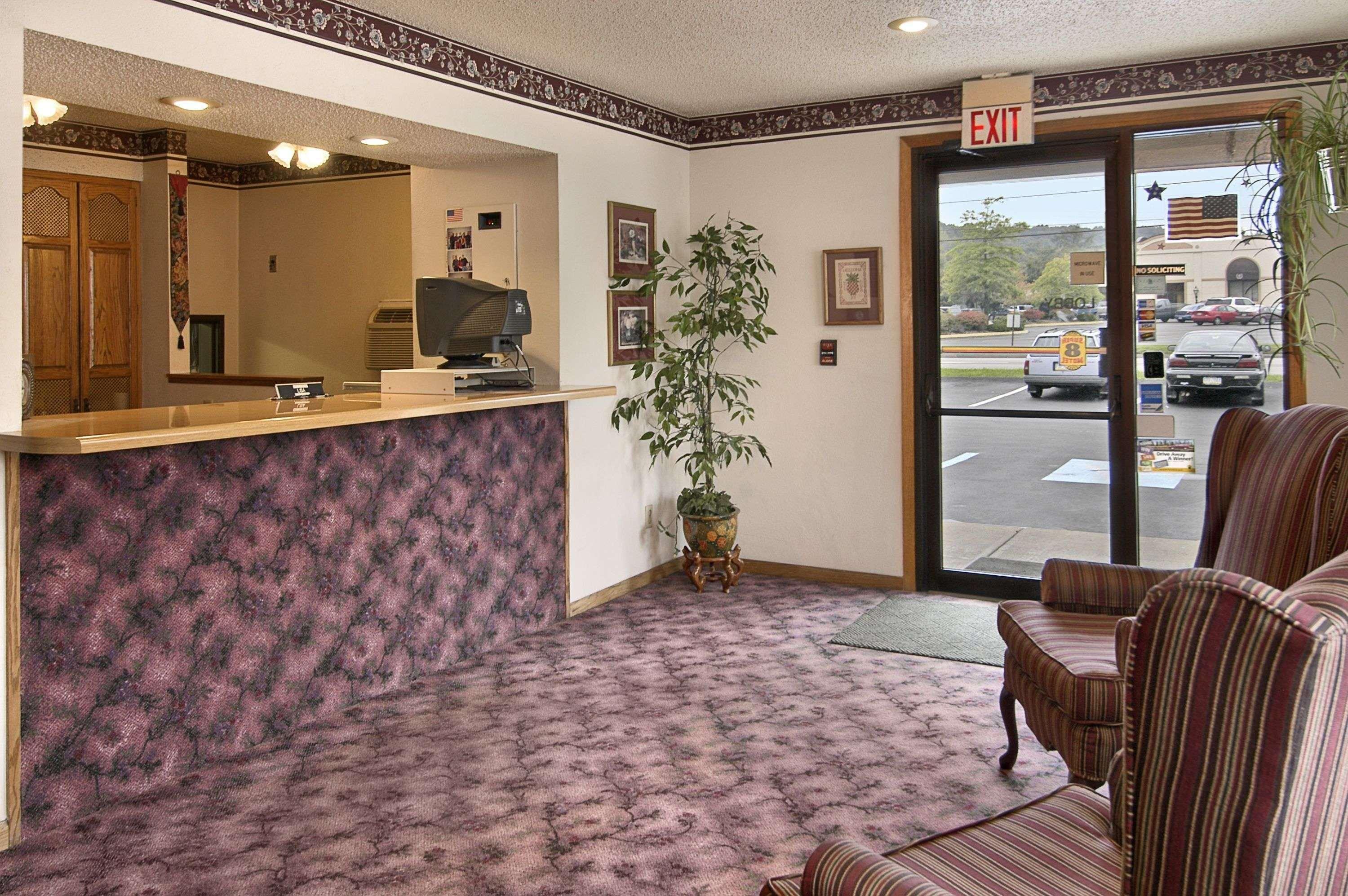 Hotel Super 8 Butler Exterior foto