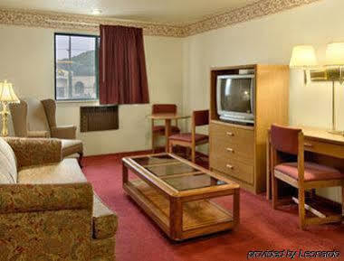 Hotel Super 8 Butler Exterior foto